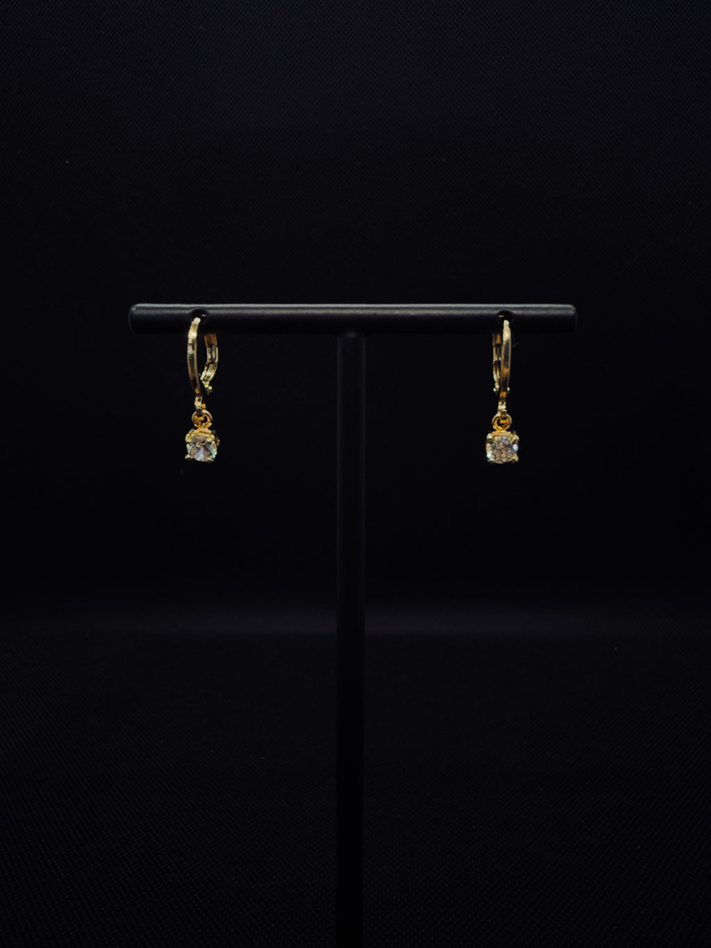 Créoles ornées d'un cristal - Atelier.Goldissim