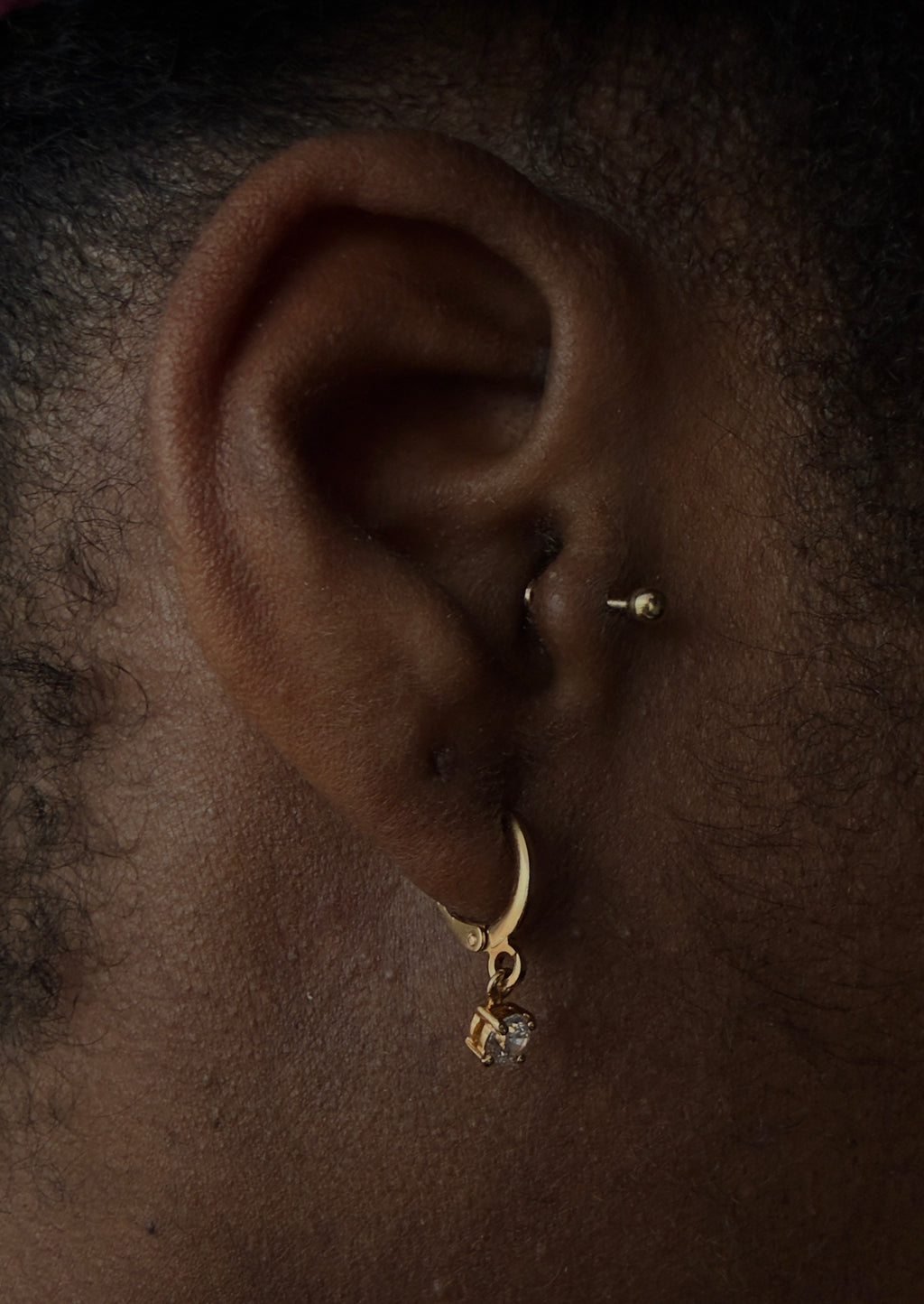 Créoles ornées d'un cristal - Atelier.Goldissim